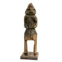 Figura Antropomórfica, Chamba, Nigéria, Séc. XX, madeira, 8x31x8cm – Ref CCT24-020