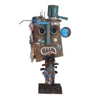 “O Mecânico do Ferro Velho””, 2016, madeira, tintas, metal, plástico, tecidos, 75x44x22 cm [INDISPONÍVEL / UNAVAILABLE]