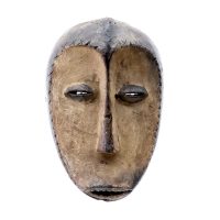 "Máscara Ritual", Lega, R.D. Congo, século XX, madeira, pigmento natural, 15x24x9cm