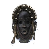 Máscara Gunye Ge, Dan, Libéria / Costa do Marfim, Séc. XX, madeira, têxteis, conchas, 22x33x9cm – Ref CC19-046 [INDISPONÍVEL / UNAVAILABLE]