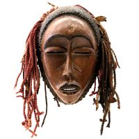 "Máscara Ritual Mwana Pwo", Chokwe, R.D. Congo, século XX, madeira, tecido, palha, 28x33x30cm [INDISPONÍVEL/UNAVAILABLE]