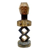 Figura abstracta Metoko, Metoko (Mituku), R.D. Congo, século XX, madeira, vestígios de pigmentos, 17x51x16cm – Ref CC19-406 [INDISPONÍVEL / UNAVAILABLE]