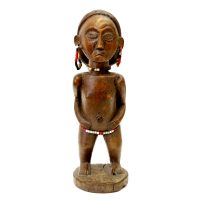 "Figura Efuka", Ovimbundu, Angola, século XX, madeira, contas, 9x29x10cm