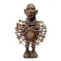 "Figura Fetiche Nkisi Nkondi", Kongo, R.D. Congo, século XX, madeira, tecido, pregos, 17x30x14cm [INDISPONÍVEL / UNAVAILABLE]
