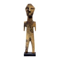 "Estatueta Aklama #115", Adangbé ou Ewe, Gana, século XX, madeira, pigmento siena, 4x19x3cm [INDISPONÍVEL / UNAVAILABLE]