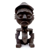 Figura ritual, Tikar ou Mambila, Camarões, século XX, madeira, 13x28x14cm – Ref CCT19-594 [INDISPONÍVEL / UNAVAILABLE]