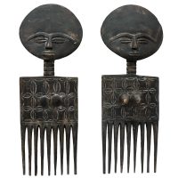 "Par de Akuaba Dolls em forma de pente", Ashanti, Gana, século XX, madeira, 16x42x3cm + 16x43x3cm