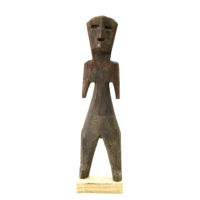 Figura Aklama, Adangbe, Gana, Séc. XX, madeira, pigmentos, 5x21x2cm – REF CCAK20-021 [INDISPONÍVEL / UNAVAILABLE]