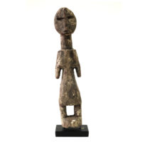 Figura Aklama, Adangbe, Gana, Séc. XX, madeira, pigmentos, 5x22x4cm – REF CCAK20-044 [INDISPONÍVEL / UNAVAILABLE]