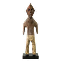 Figura Aklama, Adangbe, Gana, Séc. XX, madeira, pigmentos, 7x20x4cm – REF CCAK20-046
