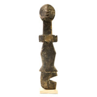 Figura Aklama, Adangbe, Gana, Séc. XX, madeira, pigmentos, 5x23x2cm – REF CCAK20-087