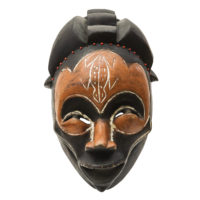 Máscara Ritual Ngoin, Bamum, Grasslands - Camarões, Século XX, madeira, pigmentos, contas, 26x38x16cm – CC17-642