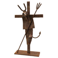 Diabo na Cruz, Adriano Coutinho, Murtosa, 2022, objectos em metal oxidado, 26x45x9cm – Ref CCB22-013