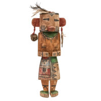 Figura Kachina, Hopi, Arizona - EUA, Séc. XX, madeira, pigmentos, penas, têxteis, 15x38x9cm – Ref CCT23-075 [INDISPONÍVEL / UNAVAILABLE]
