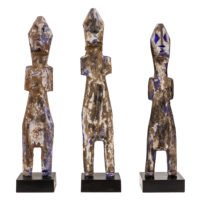 Conjunto de figuras Aklama antropomórficas, Adan (Adangbe), Togo/Gana, Séc. XX, madeira, pigmentos, 4x20x2cm + 4x21x2cm + 4x19x3cm – Ref CCAK23-019 + CCAK23-017 + CCAK23-005
