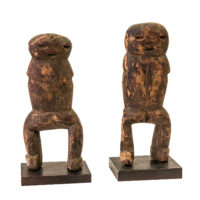 Par de figuras Bochio, Losso, Togo, Séc. XX, madeira, 9x22x5cm + 9x21x6cm – Ref CCT23-100 + CCT23-101