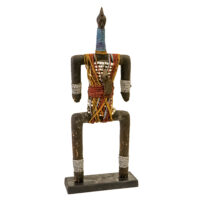 Figura de Fertilidade feminina, Namji, Camarões, Séc. XX, madeira, metal, contas, 20x59x9cm – Ref CCT24-034
