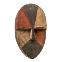 Máscara Ngoye, Adouma, Gabão, Séc. XX, madeira, pigmentos, 20x33x12cm – Ref CCT24-085