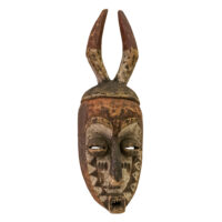 Máscara ritual, Kuba, R.D. Congo, Séc. XX, madeira, pigmentos, 18x54x13cm – Ref CCT24-087