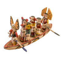 Barco com figuras Kachina, Hopi Arizona - EUA, Séc. XX, madeira, pigmentos, penas, 63x30x25cm – Ref CCT24-107
