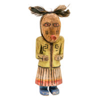 Figura Kachina, Hopi, Arizona - EUA, Séc. XX, madeira, pigmentos, penas, 8x21x8cm – Ref CCT24-118