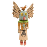 Figura Kachina, Hopi, Arizona - EUA, Séc. XX, madeira, pigmentos, penas, 18x36x10cm – Ref CCT24-140 [INDISPONÍVEL / UNAVAILABLE]