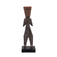 Figura Aklama antropomórfica, Adan (Adangbe), Togo/Gana, séc. XX, madeira, pigmentos, 5x21x2cm – Ref CCAK20-068