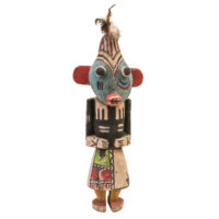 Kachina, Hopi, Arizona - EUA, séc. XX, madeira, pigmentos, penas, 14x40x10cm – Ref CCT25-020