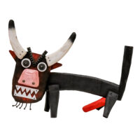 Animál da Refórma Agrária, Idalécio, 2019, Águeda, madeira, tintas, objectos diversos, 43x36x11cm – Ref CCID25E-013