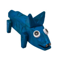 Cão Azúl, Idalécio, 2022, Águeda, madeira, tintas, objectos diversos, 32x16x10cm – Ref CCID25E-033