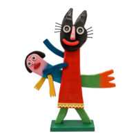 A Menina do Gato, Idalécio, 2023, Águeda, madeira, tintas, objectos diversos, 35x45x8cm – Ref CCID25E-040