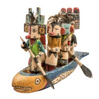 Barco com 6 figuras Kachina, Hopi, Arizona - EUA, séc. XX, madeira, pigmentos, penas, 48x32x20cm – Ref CCT25-022-A