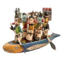 Barco com 6 figuras Kachina, Hopi, Arizona - EUA, séc. XX, madeira, pigmentos, penas, 48x32x20cm – Ref CCT25-022-B