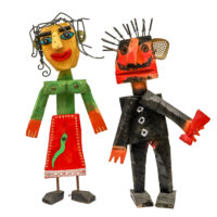 Carolina e O Presidente da Confraria, Idalécio, 2017, Águeda, madeira, tintas, objectos diversos, 44x44x10cm – Ref CCID25E-056K2